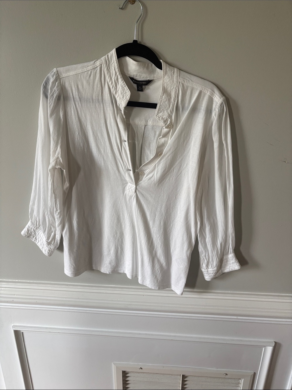 Banana Republic Factory White Cotton blouse with 3/4 sleeves